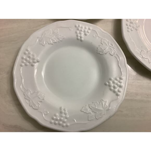 Set Of 3 Vintage Milk Glass Dessert Plates Grape Vine Pattern 6.25" Diameter - Picture 1 of 3